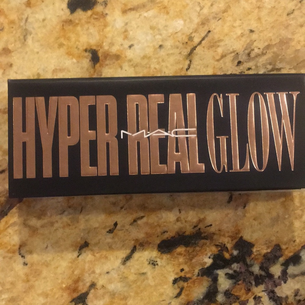 Mac Hyper Real Glow palette